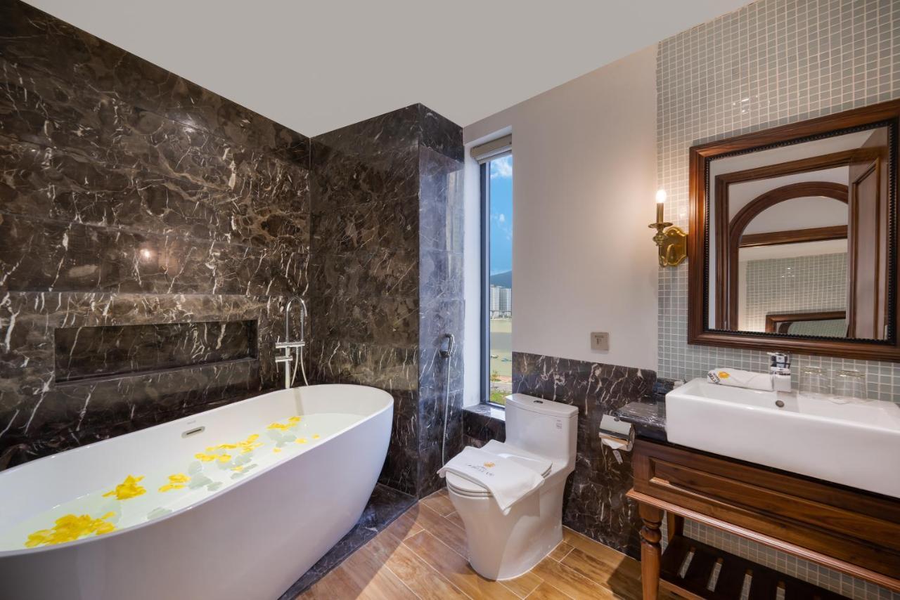 Ds La Belle Vie Hotel & Suite Дананг Экстерьер фото